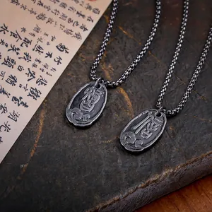 Colliers vintage en acier titane de style chinois avec pendentifs gravés et nuages