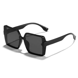 Oversized square sunglasses with glitter temples for street fashion and outdoor use