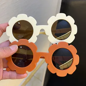 Charmante Kinder-Sonnenbrille in Blumenform für Mädchen in Cremeweiß und Orange