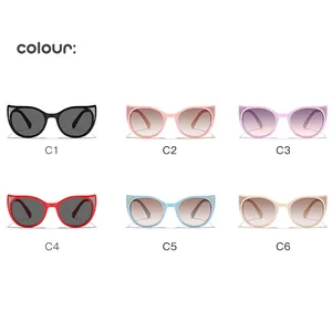 Varietà di occhiali da sole cat-eye per bambini in colori macaron con dettagli glitter