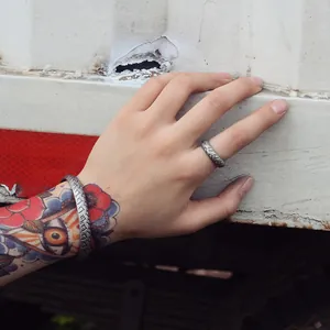 Anello vintage in acciaio al titanio con motivo a pneumatico per uomo e donna stile punk rock