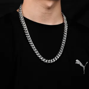 Schwere Gliederkette aus Edelstahl in Silber für Herren und Damen im klobigen Design
