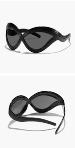 Detailansicht futuristische übergroße Cat-Eye-Sonnenbrille mit Unendlichkeits-Design