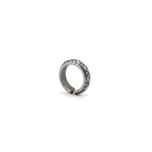 Anello vintage in acciaio inossidabile con motivo battistrada e stile biker per uomini e donne
