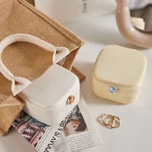 Mini caja de almacenamiento de joyas portátil blanco crema para viaje diseño elegante