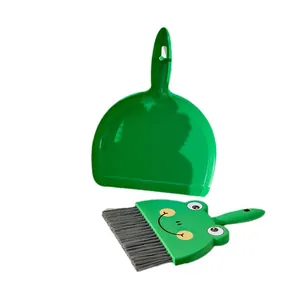 Lindo mini juego de escoba y recogedor de rana verde para limpiar el escritorio hoy