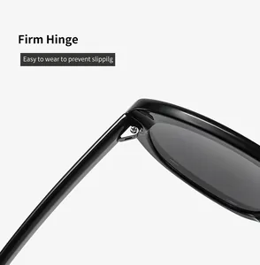 Detailaufnahme des stabilen Metallscharnier-Designs schwarzer großer Piloten-Sonnenbrillen