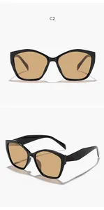 Vooraanzicht en zijaanzicht van een zwarte cat-eye zonnebril voor dames met UV-glazen