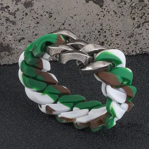 Panzerarmband für Herren aus Camouflage-Silikon und robustem Titanstahl gefertigt