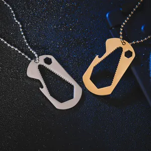 Collier multi-outil style dog tag en acier titane avec décapsuleur et clé