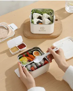 Detailansicht der 304 Edelstahl-Lunchbox mit zwei Ebenen und praktischem Saucenbehälter