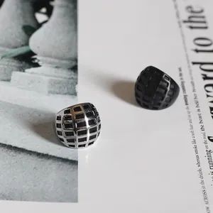 Retro klobige Ringe mit Gittermuster in Silber und Mattschwarz für Damen und Herren