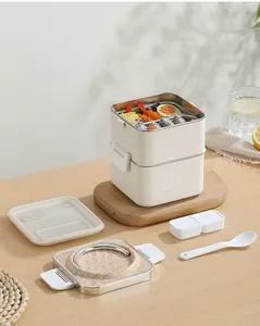 Detailansicht der zweilagigen Edelstahl-Bento-Box mit Lebensmittelfächern und dem Deckel