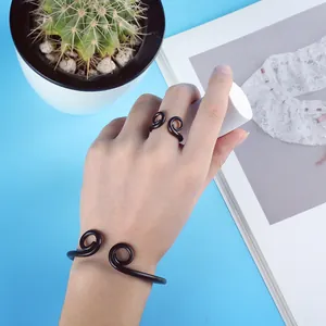 Verstellbares schwarzes Edelstahl-Set mit Sun Wukong Ring und Armband für Paare