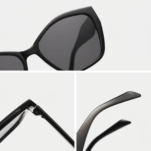 Detailweergave van zwarte cat-eye zonnebril met sterke scharnieren en delicaat montuur.