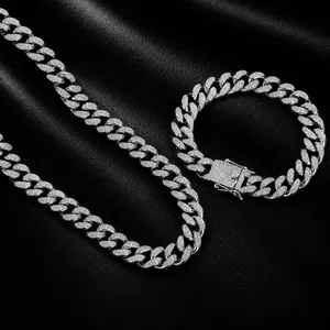 Nahaufnahme von 12mm Iced Out Cuban Link Halskette und Armband Set mit Zirkonia-Steinen