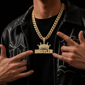 Iced-out HUSTLER Kronen-Anhänger-Halskette mit Panzerkette für Herren.