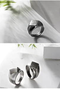 Makrodetail minimalistischer Vintage-Ringe mit einzigartigen facettierten Quadratformen
