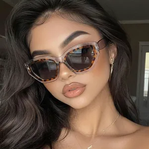 Lunettes de Soleil Œil de Chat Irrégulières Imprimé Léopard pour Femmes Vintage Monture PC Verre AC Protection UV Mode