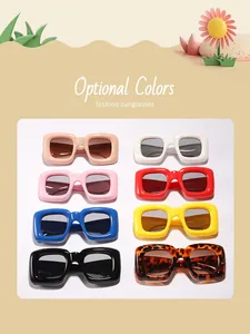 Collezione di occhiali da sole quadrati spessi per bambini in vari colori vivaci e moda