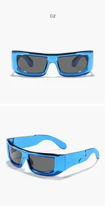 Vista dettagliata di occhiali da sole cyberpunk blu con montatura spessa per bambini