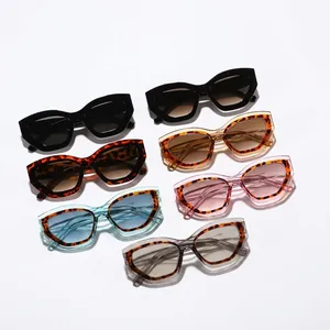 Lunettes de soleil œil de chat irrégulières avec motif léopard et montures colorées