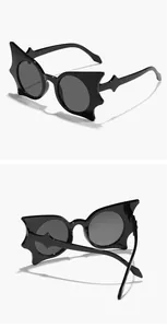 Detailaufnahme der schwarzen Fledermaus-Sonnenbrille für Kinder im Y2K-Stil.