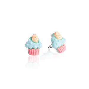 Minimalistische süße Erdbeer-Cupcake-Ohrstecker in Rosa und Blau aus Kunstharz Design