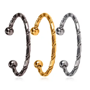 Minimalistische gedrehte offene Armreifen in Gold, Silber und Schwarz für Damen und Herren