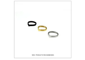 Detailansicht von V-förmigen Edelstahlringen in Schwarz, Gold und Silber-Finish