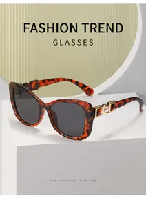Elegant tortoise shell cat-eye sunglasses featuring unique pearl temple details.