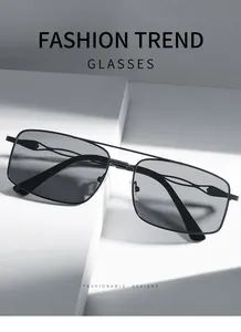 Moderne quadratische Metall-Doppelsteg-Sonnenbrille für Herren auf weißer Requisite