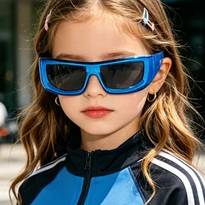 Occhiali da sole cyberpunk per bambini con montatura blu spessa e lenti quadrate