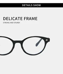 Primer plano de gafas retro con montura negra y lentes con filtro de luz azul metal.