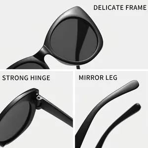 Lunettes de soleil carrées stylées pour enfants, monture noire mate, protection UV.