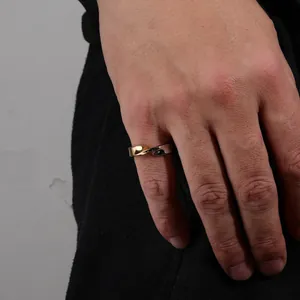 Anillo Mobius minimalista de acero de titanio, diseño abierto y retorcido bicolor para hombre y mujer