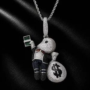 Vue détaillée d'un pendentif hip-hop glacé avec sac d'argent et signe dollar