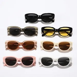 Variété de lunettes de soleil rétro UV400 pour enfants avec cadres colorés assortis