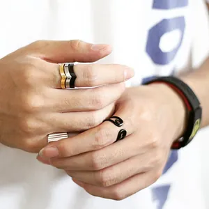 Retro Edelstahl Ring Set mit offenem Sicherheitsnadel Design und Wellenform für Unisex Mode