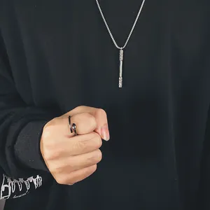 Anello aperto vintage unico in acciaio al titanio a forma di scovolino, regolabile