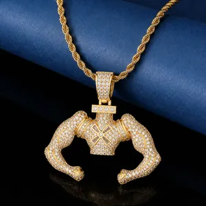 Collana con Ciondolo Ercole Uomo Muscoloso Hip Hop Per Uomo Pendente in Rame con Zirconia Cubica Catena a Torsione in Acciaio Inossidabile