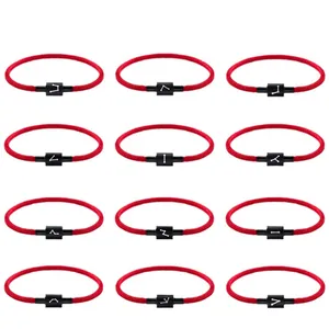 Set van 12 sterrenbeeld geluksarmbanden met magnetische cilindersluiting in rood.