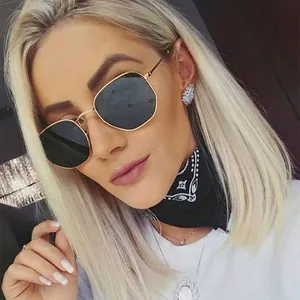 Stilvolle polygonale Damen-Sonnenbrille mit Metallrahmen und dunklen UV-Gläsern