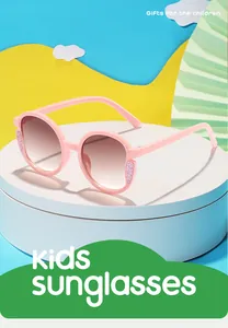 Dettaglio degli occhiali da sole rotondi rosa glitter per bambini con anti-UV