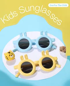 Detailansicht der süßen Hasenohren-Sonnenbrille für Kinder in Blau und Gelb