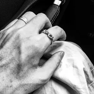 Minimalistischer Knotenring im Vintage-Stil in Silberoptik für einen schicken Look