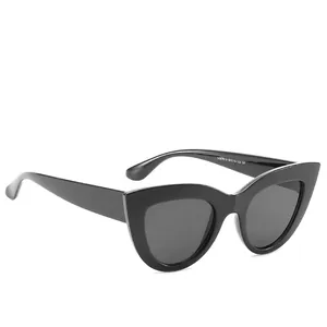 Gafas de sol retro negras estilo ojo de gato con una protección UV400 para mujer