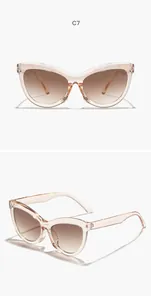 Lunettes de soleil œil de chat rétro avec monture rose clair et verres dégradés