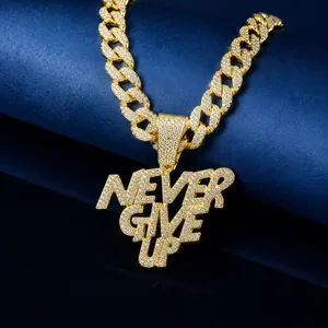 Collar con Colgante de Letras NEVER GIVE UP de Hip Hop con Diamantes de Imitación Aleación Cadena de Eslabones Cubanos para Hombres y Mujeres