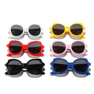 Occhiali da sole per bambini irregolari in colori caramella vivaci, set da sei